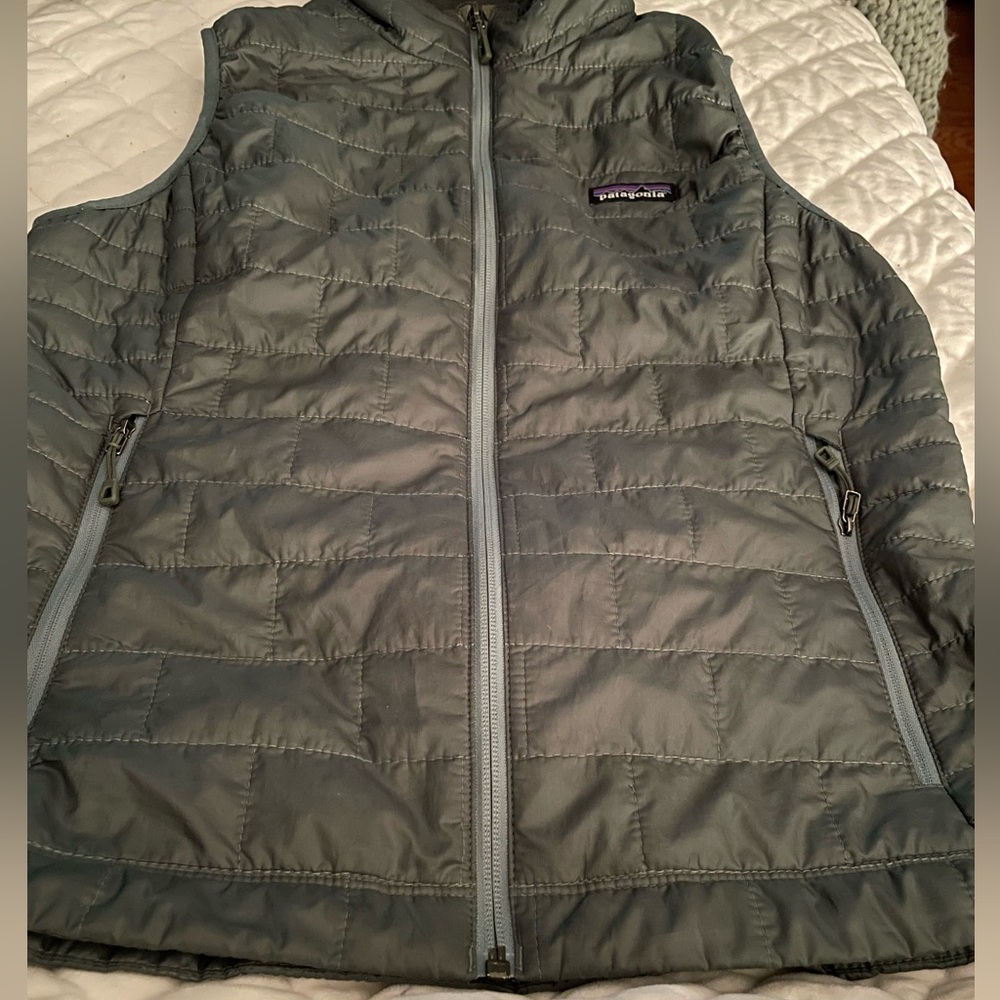 Patagonia Women's Nano Puff Vest M — Pesto Green - Picture 2 of 8